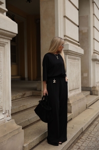 Komplet damski  Ella czarny zestaw z bluzką i spodniami