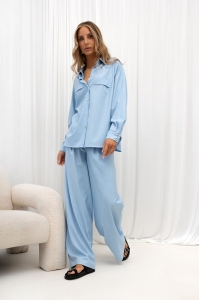 Błękitny komplet wiskozowy Giulia oversizowa koszula z długim rękawem i długie luźne spodnie w paski 