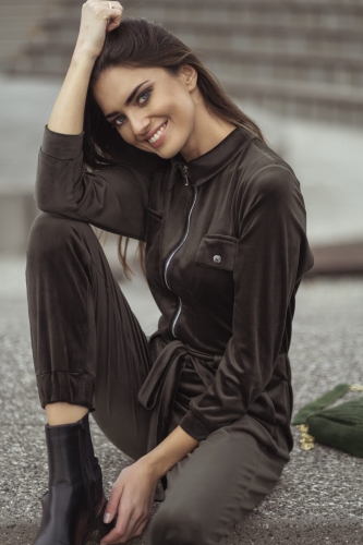 Kombinezon welurowy Zip wiązany w pasie khaki