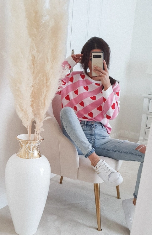 Sweter damski Love w serduszka oversize różowy
