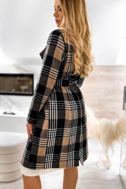 Kraciasty płaszcz damski