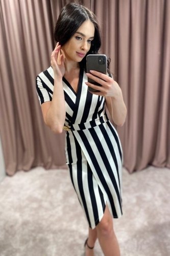 Asymetryczna sukienka kopertowa