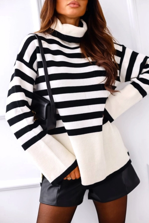 Damski sweter golf w paski kolorowe