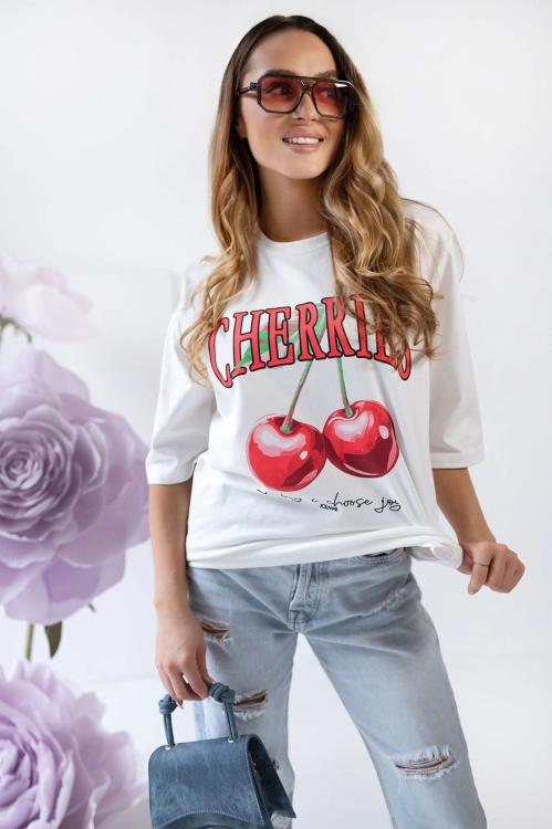 Biały T-shirt z motywem wiśni